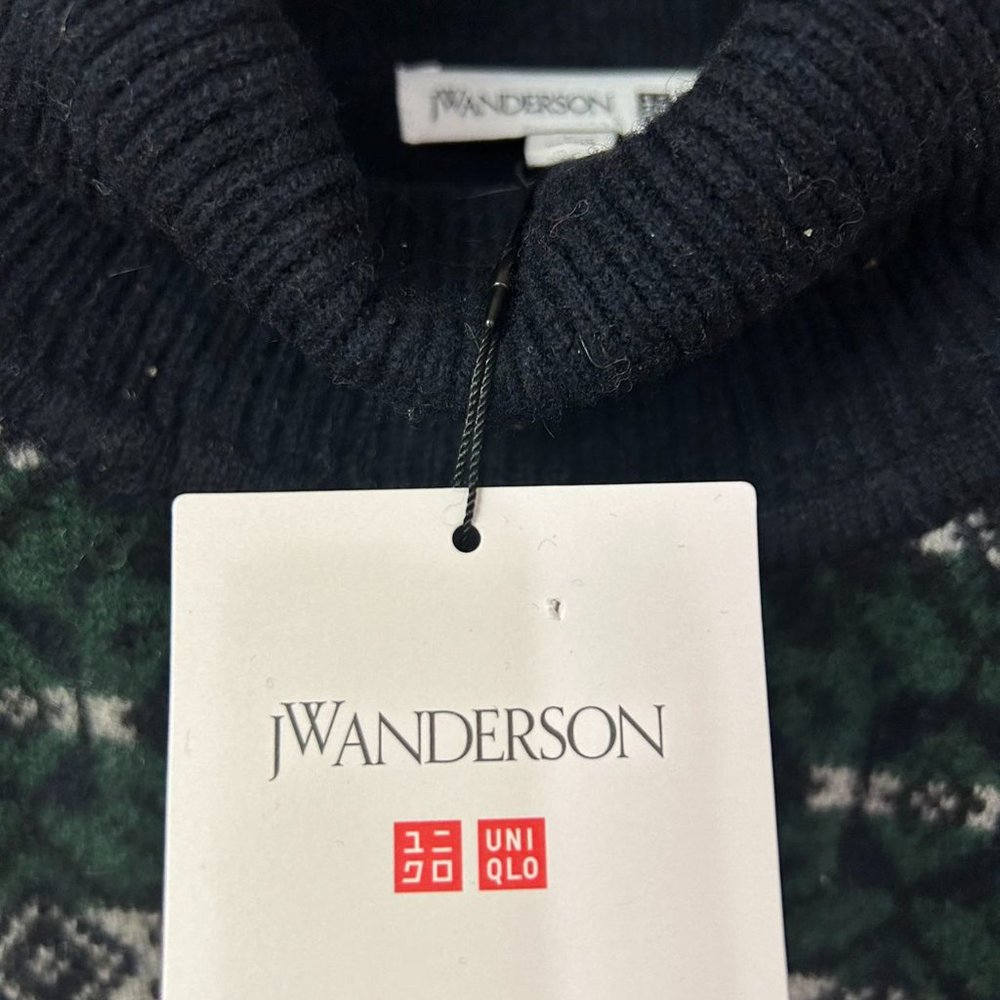 NWT J.W. Anderson x Uniqlo Sweater Lambswool Jacquard Turtleneck - Picture 2 of 5